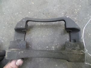 Used Front brake calliperholder, left Opel Movano (4A1; 4A2; 4B2; 4B3; 4C2; 4C3) 2.5 DTI Price on request offered by Autodemontage Joko B.V.