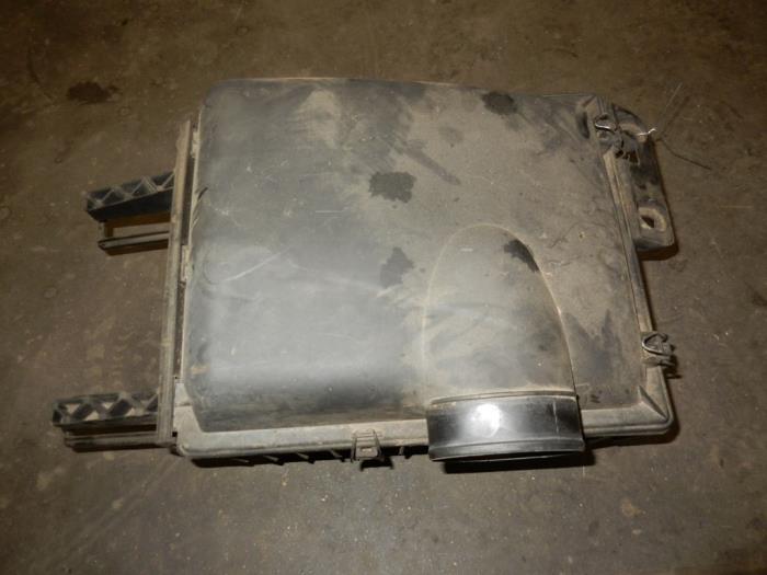 Air box from a Opel Movano (4A1; 4A2; 4B2; 4B3; 4C2; 4C3) 2.5 DTI 2003