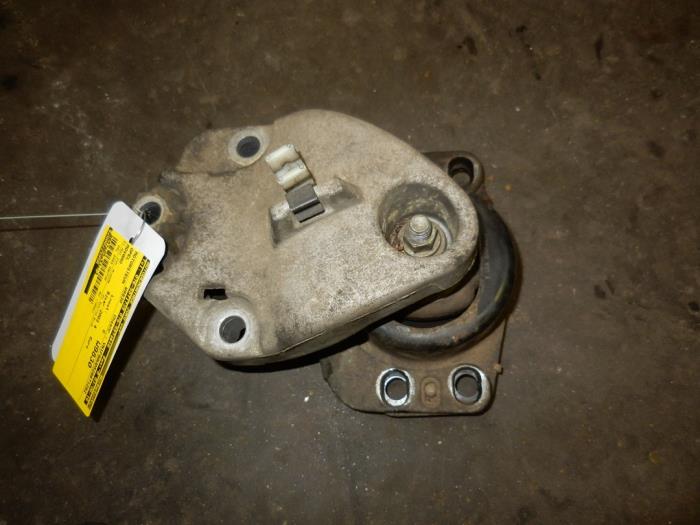 Used Engine mount Opel Movano (4A1; 4A2; 4B2; 4B3; 4C2; 4C3) 2.5 DTI Price on request offered by Autodemontage Joko B.V.