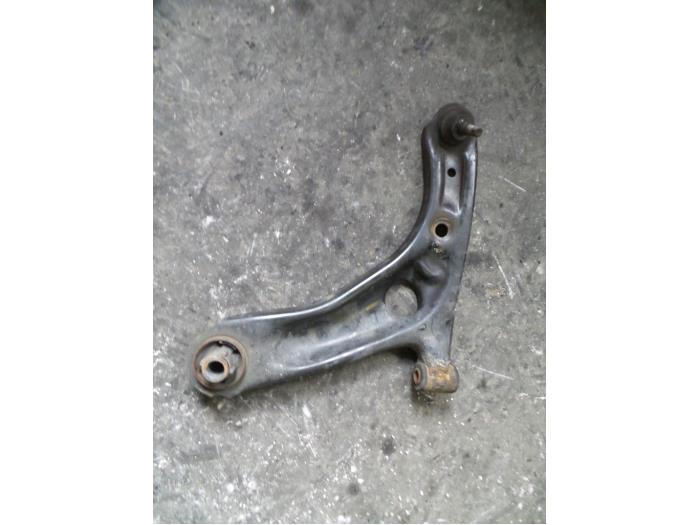 Front lower wishbone, left from a Peugeot 107 1.0 12V 2007