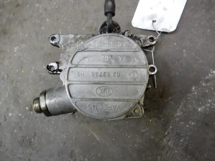 Vacuum pump (diesel) from a Saab 9-3 I (YS3D) 2.2 TiD Kat. 2001