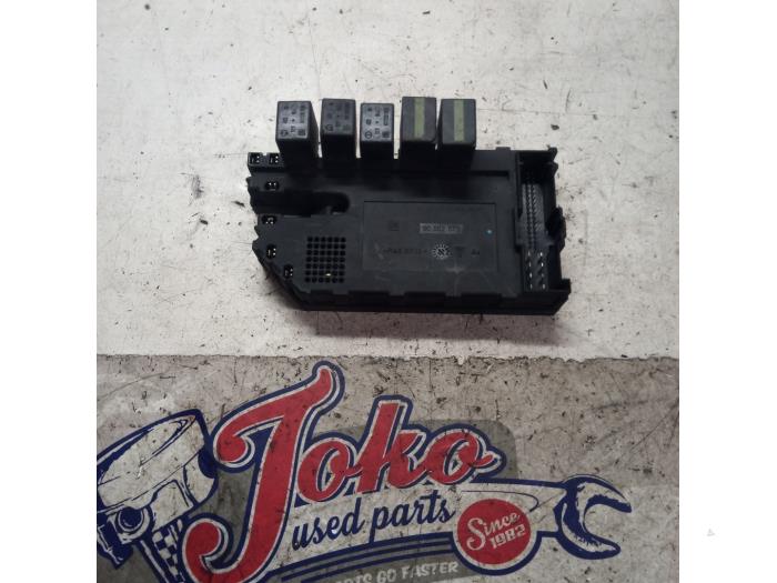 Begagnade Relä Opel Zafira (F75) 1.6 16V Pris på förfrågan erbjuds av Autodemontage Joko B.V.