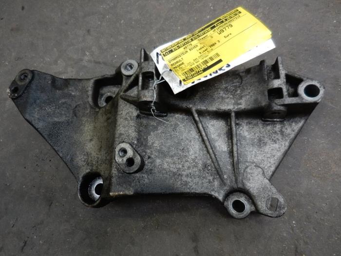 Usagé Support dynamo haut Renault Megane II Grandtour (KM) 1.9 dCi 115 Prix sur demande proposé par Autodemontage Joko B.V.