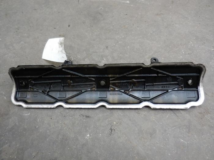 Rocker cover from a Renault Megane II Grandtour (KM) 1.9 dCi 115 2004