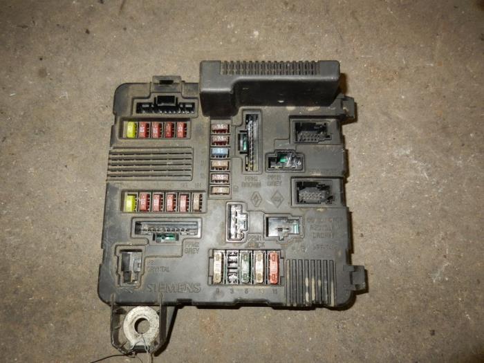 Fuse box from a Renault Megane II Grandtour (KM) 1.9 dCi 115 2004