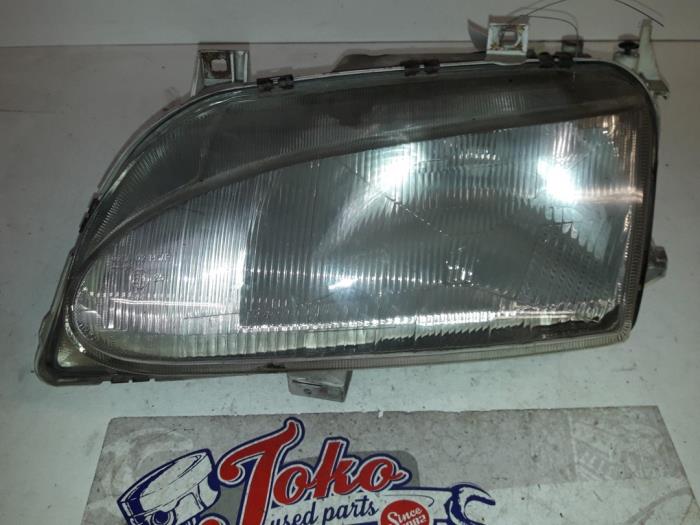 Używane Reflektor lewy Ford Galaxy (WGR) 2.3i 16V SEFI Cena na żądanie oferowane przez Autodemontage Joko B.V.