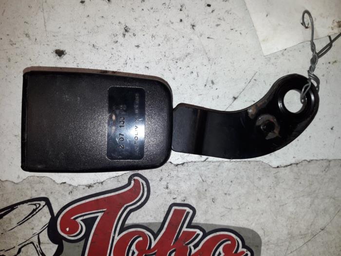 Front seatbelt buckle, left from a Peugeot 106 1995