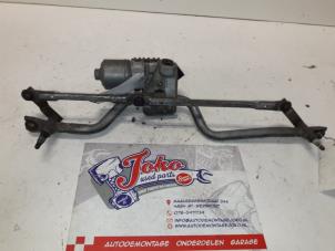 Used Wiper mechanism Renault Clio (B/C57/357/557/577) 1.2 Eco Kat. Price on request offered by Autodemontage Joko B.V.