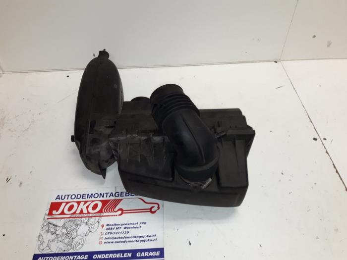 Begagnade Luftfilterhus Peugeot 406 Break (8E/F) 2.2 16V Pris på förfrågan erbjuds av Autodemontage Joko B.V.