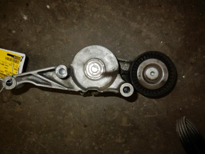 Usados Rodillo tensor correa múltiple Volkswagen Touran (1T1/T2) 1.9 TDI 105 Euro 3 Precio de solicitud ofrecido por Autodemontage Joko B.V.
