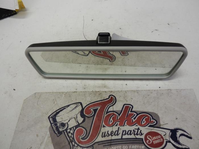Rear view mirror from a Volkswagen Touran (1T1/T2) 1.9 TDI 105 Euro 3 2009