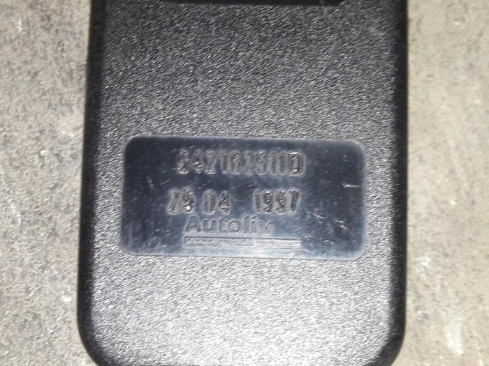 Tensor de cinturón de seguridad derecha de un Peugeot Partner 1.8 D 1997