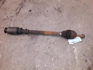 Used Front drive shaft, right Renault Clio II Societe (SB) 1.9 D Price on request offered by Autodemontage Joko B.V.
