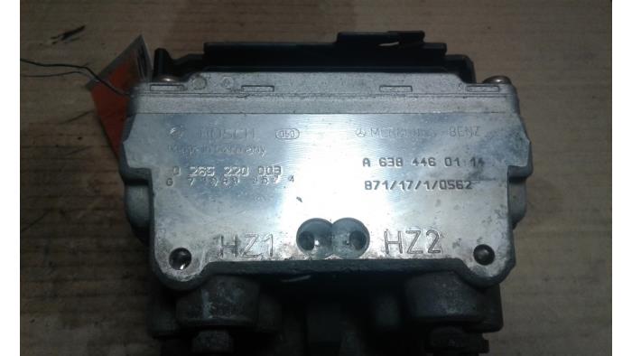Begagnade ABS-pump Mercedes Vito (638.0) 2.3 110D Pris på förfrågan erbjuds av Autodemontage Joko B.V.