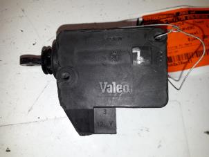 Used Central locking motor Volvo V40 (VW) 1.9 D Price on request offered by Autodemontage Joko B.V.
