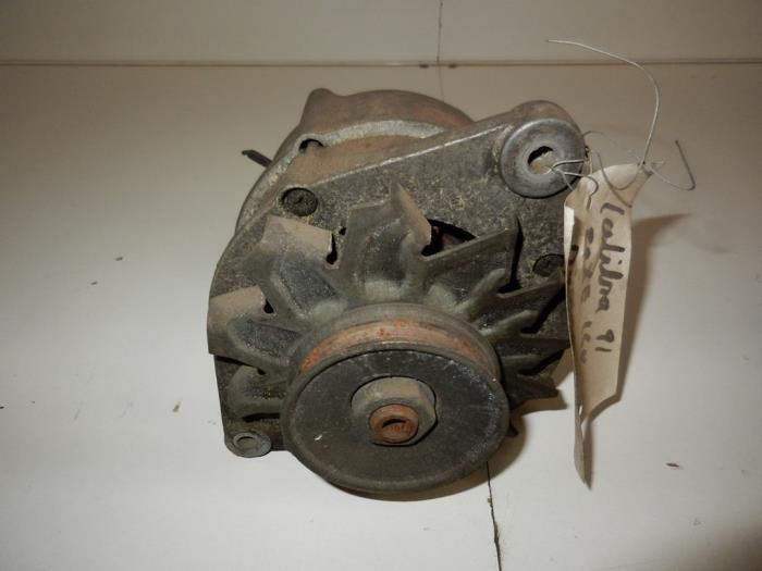 Gebrauchte Dynamo Opel Calibra 2.0i 16V Preis auf Anfrage angeboten von Autodemontage Joko B.V.
