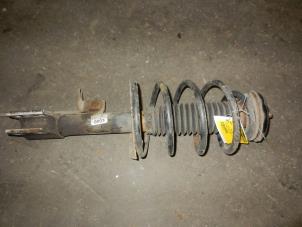 Used Front shock absorber rod, right Peugeot 307 (3A/C/D) 2.0 HDi 90 Price on request offered by Autodemontage Joko B.V.