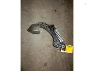 Used Clutch pedal Peugeot 307 (3A/C/D) 2.0 HDi 90 Price on request offered by Autodemontage Joko B.V.