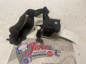 Used Rear seatbelt, left Opel Astra G (F08/48) 1.6 Price on request offered by Autodemontage Joko B.V.