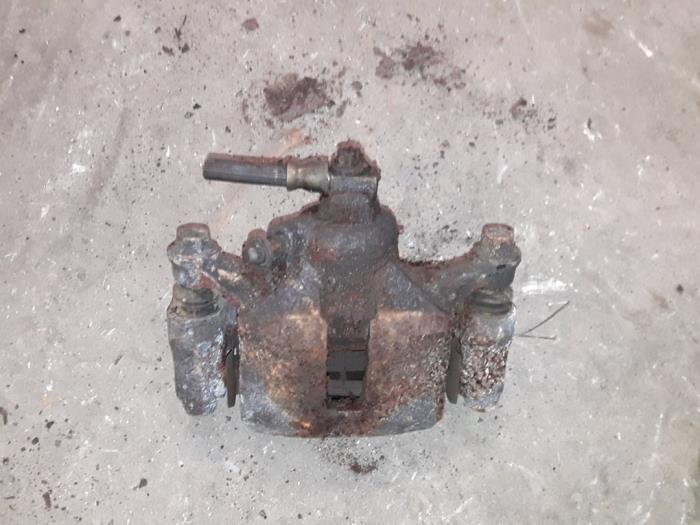 Gebrauchte Bremszange links hinten Opel Sintra 2.2i GLS,CD 16V Preis auf Anfrage angeboten von Autodemontage Joko B.V.