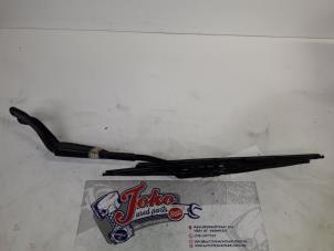 Used Front wiper arm Citroen Saxo 1.1i X,SX Price on request offered by Autodemontage Joko B.V.