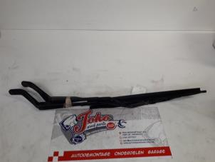 Used Front wiper arm Citroen Saxo 1.1i X,SX Price on request offered by Autodemontage Joko B.V.