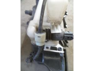 Used Windscreen washer pump Smart City-Coupé 0.6 Turbo i.c. Smart&Pulse Price on request offered by Autodemontage Joko B.V.