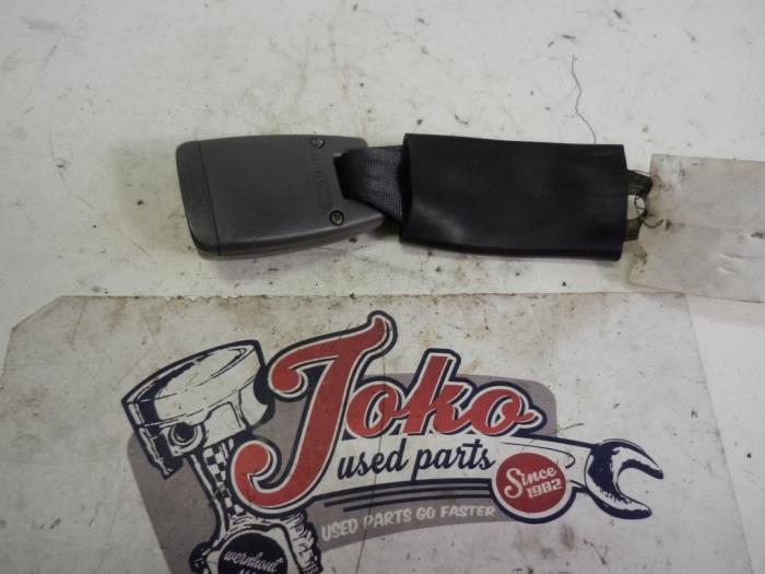 Rear seatbelt buckle, right from a Toyota Celica (ZZT230/231) 1.8i 16V 2000