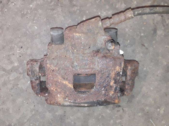 Gebrauchte Bremszange links vorne Ford Ka I 1.3i Preis auf Anfrage angeboten von Autodemontage Joko B.V.