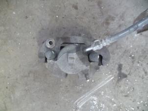 Used Front brake calliper, right BMW 3 serie Touring (E46/3) 318d 16V Price on request offered by Autodemontage Joko B.V.