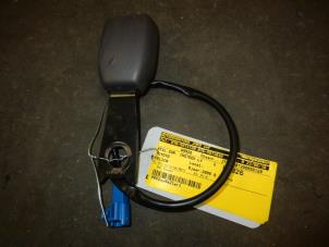 Used Front seatbelt buckle, left Toyota Celica (ZZT230/231) 1.8i 16V Price on request offered by Autodemontage Joko B.V.
