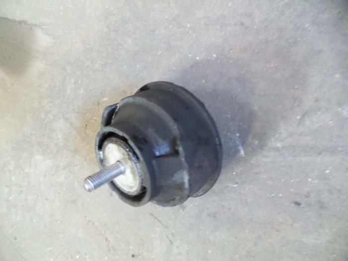 Used Engine mount BMW 3 serie Touring (E46/3) 318d 16V Price on request offered by Autodemontage Joko B.V.