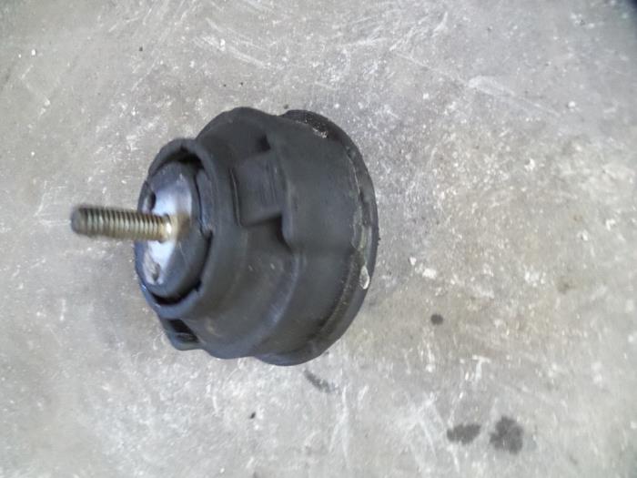 Used Engine mount BMW 3 serie Touring (E46/3) 318d 16V Price on request offered by Autodemontage Joko B.V.