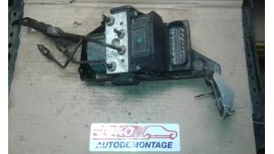 Pompe ABS d'un Ford Mondeo III 2.0 16V 2001