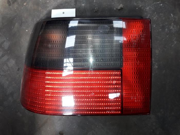Feu arrière gauche d'un Seat Ibiza II (6K1) 1.4 CL,CLX,S,a la Mode,Latino 1998