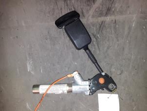 Used Seatbelt tensioner, right Citroen Saxo 1.6 VTR Price on request offered by Autodemontage Joko B.V.