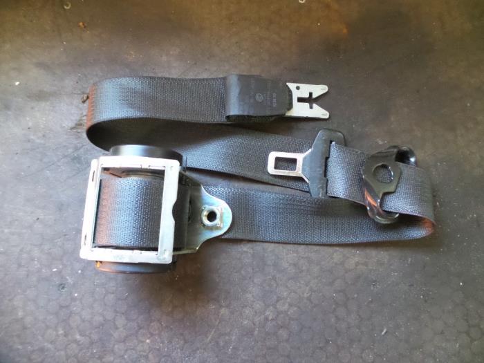 Front seatbelt, right from a Opel Corsa D 1.4 16V Twinport 2010