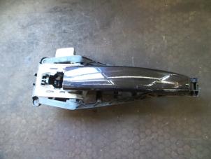 Used Front door handle 4-door, right Opel Corsa D 1.4 16V Twinport Price on request offered by Autodemontage Joko B.V.