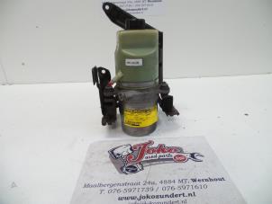 Used Power steering pump Ford Focus 2 1.6 16V Price on request offered by Autodemontage Joko B.V.