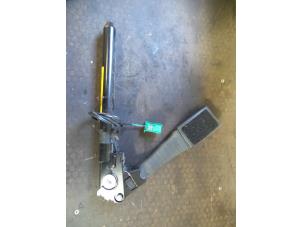 Used Seatbelt tensioner, right Opel Zafira (M75) 2.2 16V Direct Ecotec Price on request offered by Autodemontage Joko B.V.