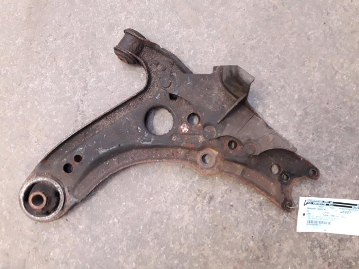 Front lower wishbone, right from a Volkswagen Lupo (6X1) 1.0 MPi 50 1998