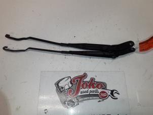 Used Front wiper arm Volvo 480 2.0i S Price on request offered by Autodemontage Joko B.V.