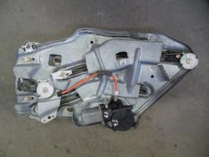 Used Rear window mechanism 2-door, right Peugeot 206 CC (2D) 2.0 16V Price on request offered by Autodemontage Joko B.V.