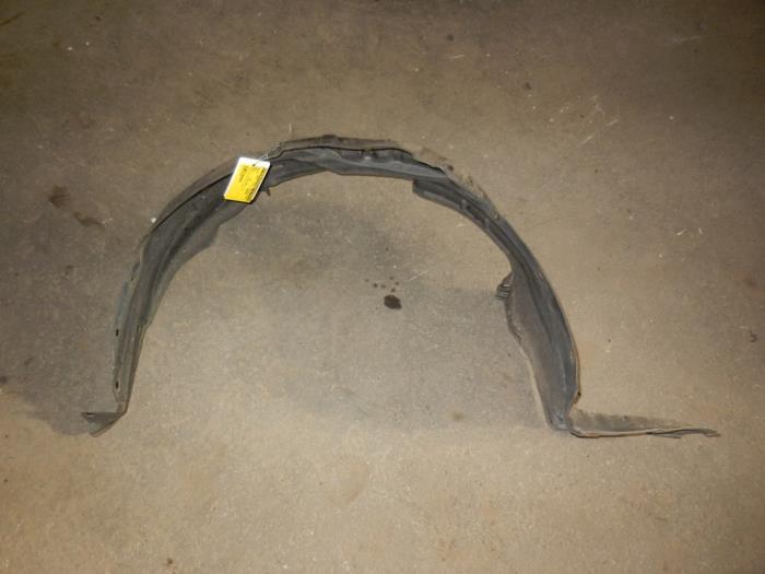 Używane Nadkole Mazda Premacy 1.8 16V Cena na żądanie oferowane przez Autodemontage Joko B.V.