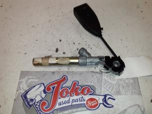 Used Seatbelt tensioner, right Renault Clio II Societe (SB) 1.9 D Price on request offered by Autodemontage Joko B.V.