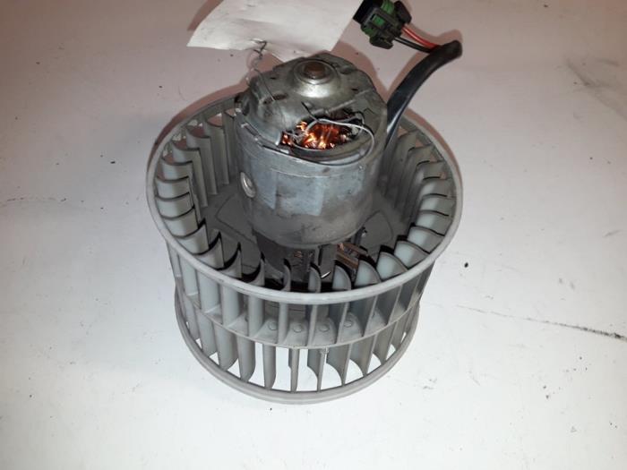 Motor de ventilador de calefactor de un Renault Espace (JE) 2.0i RTE,RXE 1997