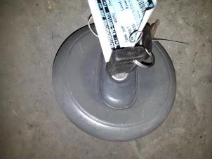 Used Fuel cap Renault Express/Rapid/Extra 1.6 D Price on request offered by Autodemontage Joko B.V.