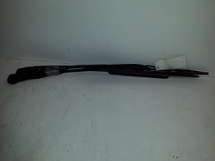 Used Front wiper arm Opel Frontera Wagon (MWL) 2.4i Price on request offered by Autodemontage Joko B.V.