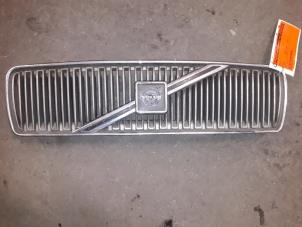 Used Grille Volvo 4-Serie Price on request offered by Autodemontage Joko B.V.
