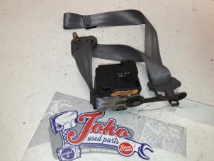 Used Front seatbelt, left Renault Clio II (BB/CB) 2.0 16V Sport Price on request offered by Autodemontage Joko B.V.